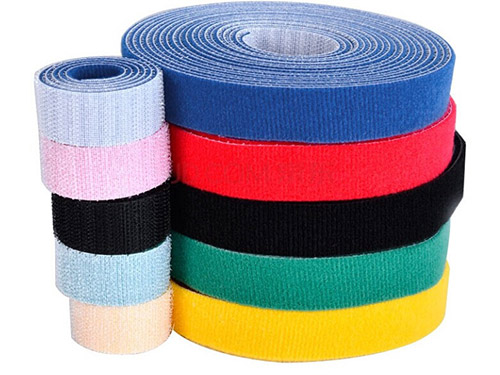 深圳市瑞鴻富科技有限公司是集于研發(fā)生產(chǎn)尼龍粘扣帶魔術貼、射出勾魔術貼、蘑菇頭魔術貼、細軟勾魔術貼、勾毛同體魔術貼、不抓毛魔術貼、發(fā)卷帶魔術貼、高周波電壓魔術貼、阻燃型防火魔術貼、背靠背粘扣帶魔術貼捆綁帶魔術貼扎帶、背膠沖型魔術貼、松緊彈力魔術貼、、3M魔術貼、魔術布/OK布、注塑袖口魔術貼、3D VR眼鏡頭帶、運動器材魔術貼、醫(yī)用魔術貼、數(shù)據(jù)線收納皮扣、研磨片魔術貼、特殊魔術貼等產(chǎn)品為粘扣扎帶提供最好的解決方案定制加工的大型廠家之一