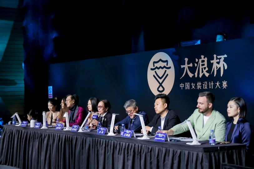 &ldquo;元音#東方&rdquo;第十二屆&ldquo;大浪杯&rdquo;中國女裝設計大賽圓滿收官，作品《逍遙詩學》贏得&ldquo;金浪獎&rdquo;20萬，大賽虛擬代言人&ldquo;唯我&rdquo;驚艷亮相！