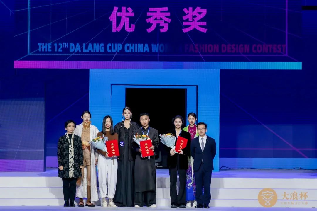 &ldquo;元音#東方&rdquo;第十二屆&ldquo;大浪杯&rdquo;中國女裝設計大賽圓滿收官，作品《逍遙詩學》贏得&ldquo;金浪獎&rdquo;20萬，大賽虛擬代言人&ldquo;唯我&rdquo;驚艷亮相！