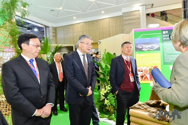 躍新永續(xù) 生態(tài)時(shí)尚--2023海寧中國(guó)國(guó)際皮革毛皮時(shí)裝面輔料展，匯聚可持續(xù)發(fā)展潮力量