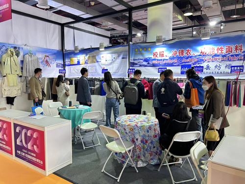&ldquo;科技、時(shí)尚、綠色、高端&rdquo; 鴻岳紡織步入校服、沖鋒衣面料的良性發(fā)展軌道