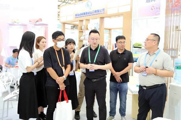 山東292家企業(yè)齊聚31屆華交會，青島家紡展團(tuán)大放異彩