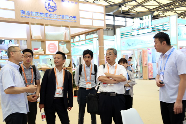 山東292家企業(yè)齊聚31屆華交會，青島家紡展團(tuán)大放異彩