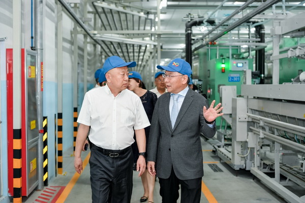 循道追光，致遠(yuǎn)未來(lái)&mdash;&mdash;蘭精授牌華源紗線生產(chǎn)全球標(biāo)桿工廠共赴璀璨新征程