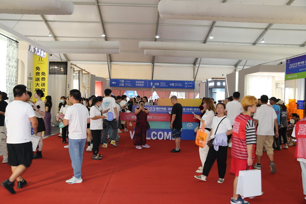 &ldquo;智造讓家更美好&rdquo;--2023海寧中國(guó)&middot;國(guó)際家用紡織品（秋季）博覽會(huì)在浙江海寧許村鎮(zhèn)&middot;海寧中國(guó)家紡城盛大開(kāi)幕。