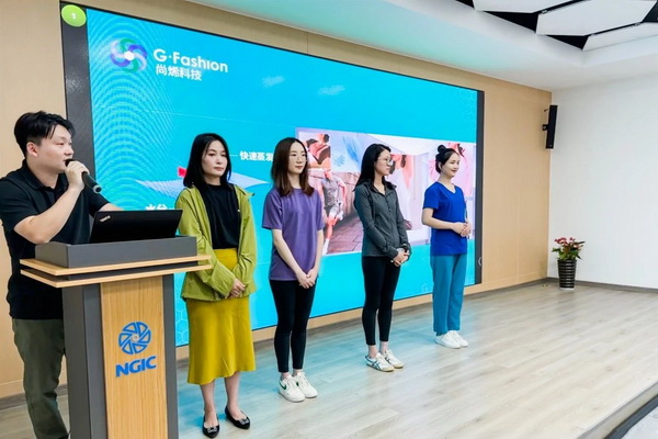 石墨烯紡織產(chǎn)業(yè)論壇暨&ldquo;烯創(chuàng)未來&rdquo;中國（寧波）創(chuàng)業(yè)創(chuàng)新大賽方案發(fā)布、寧波尚烯科技有限公司開業(yè)慶典系列活動(dòng)在寧波市鎮(zhèn)海區(qū)九龍湖鎮(zhèn)國家石墨烯創(chuàng)新中心圓滿舉行。