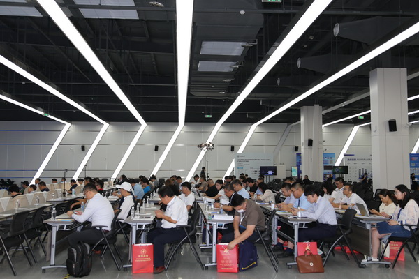 數(shù)智賦能 經(jīng)緯時(shí)尚 &mdash;&mdash;2023 青島紡織服裝產(chǎn)業(yè)大會(huì)暨中國(guó)服裝數(shù)智化轉(zhuǎn)型萬里行高峰論壇成功舉辦