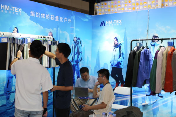 與自然共生，海曼紡織攜輕量化戶外運(yùn)動(dòng)面料閃亮FASHION SOURCE