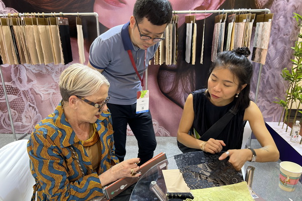 勁速實業(yè)再次火爆INTERFOLIRER展