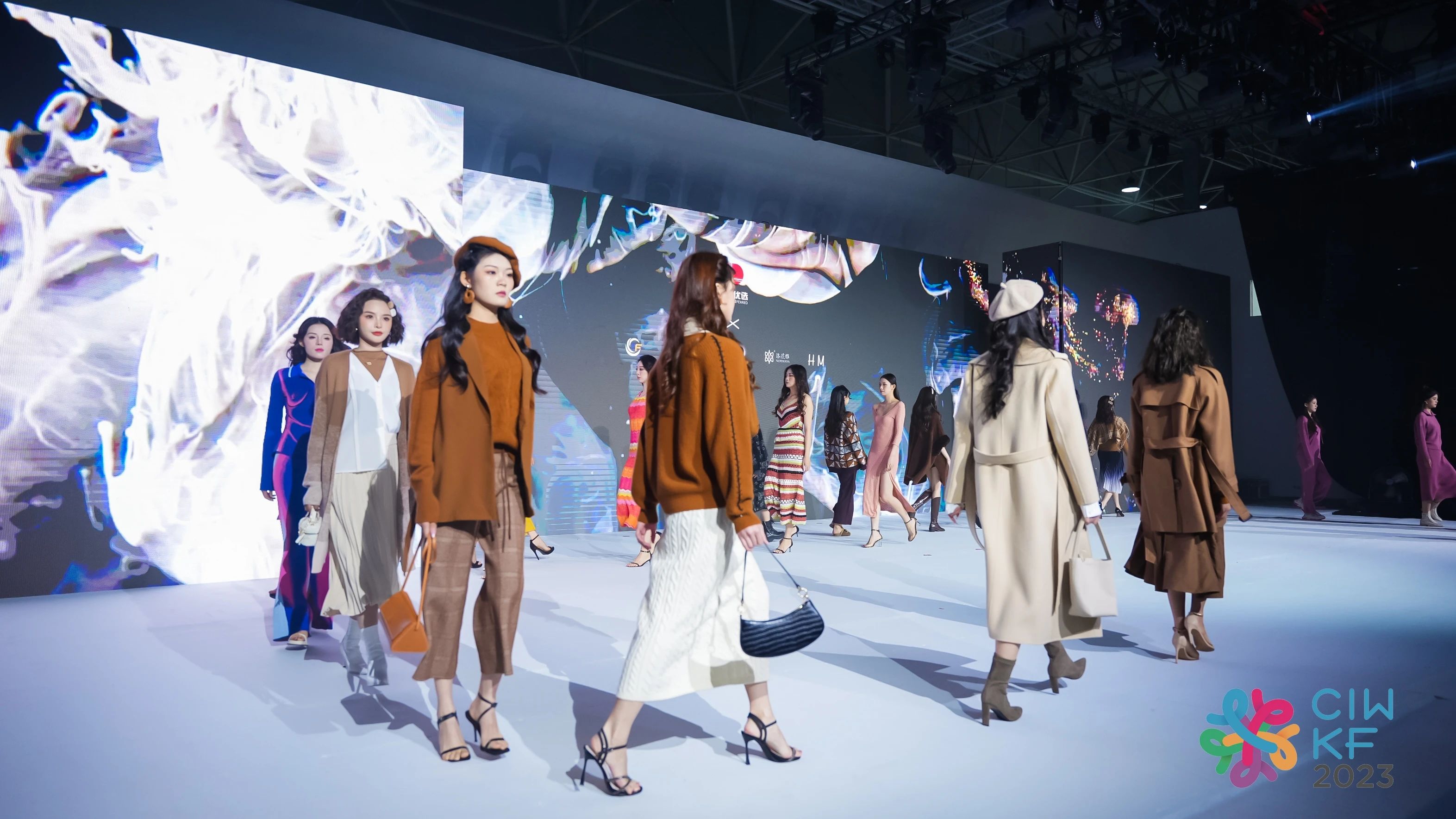 6萬人次入場，意向成交額32億元！第20屆&ldquo;織交會&rdquo;完美收官