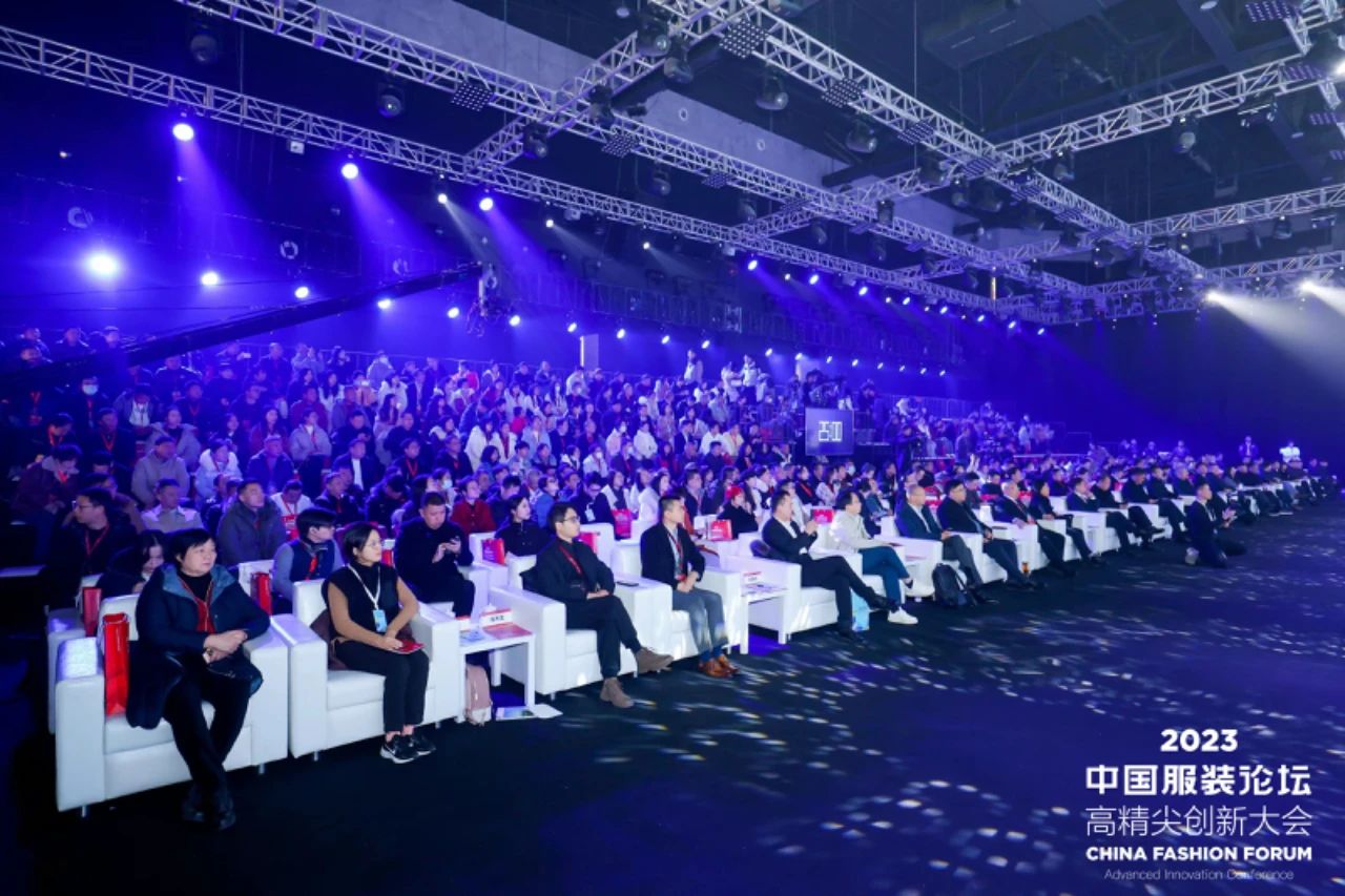 長(zhǎng)征源頭啟新程2023中國(guó)服裝論壇高精尖創(chuàng)新大會(huì)重溫來(lái)路再出發(fā)！