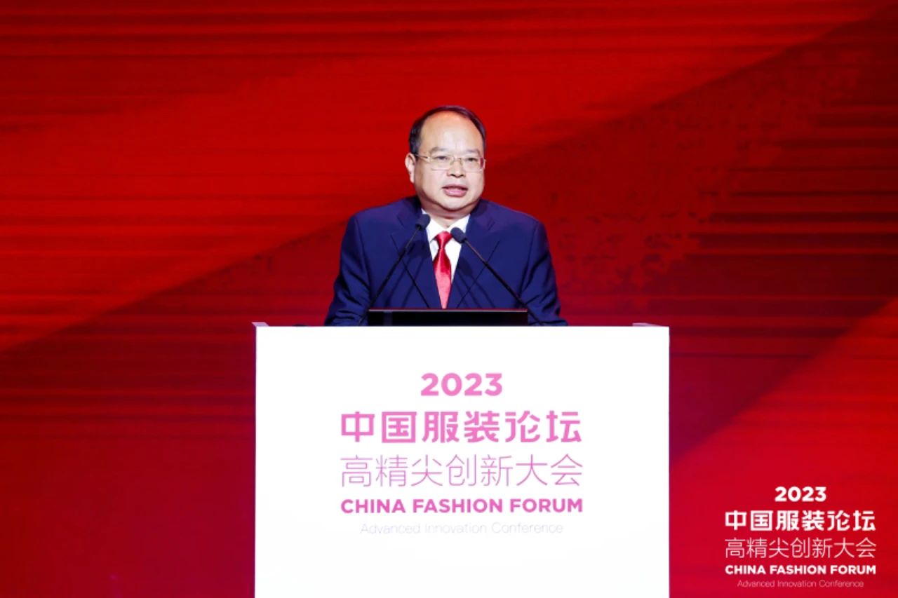 長(zhǎng)征源頭啟新程2023中國(guó)服裝論壇高精尖創(chuàng)新大會(huì)重溫來(lái)路再出發(fā)！