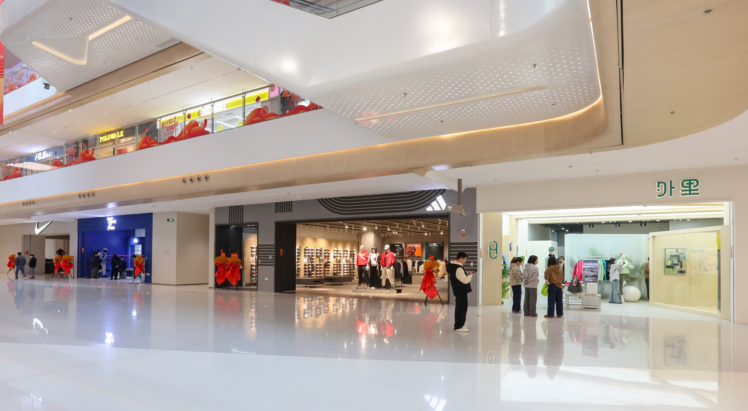 YLI外里全國首店 用運(yùn)動(dòng)與藝術(shù)帶你打破“野蠻邊界”