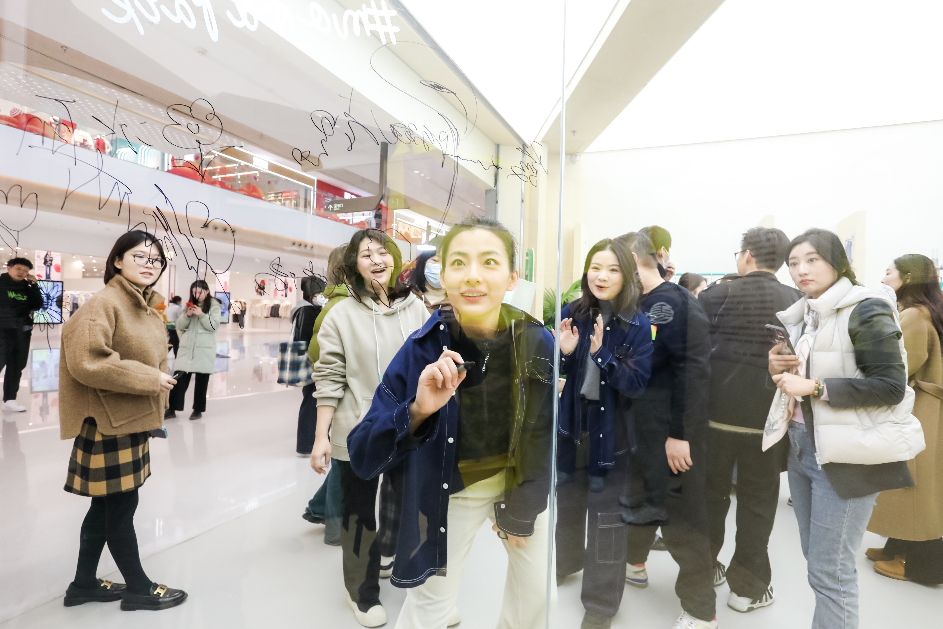 YLI外里全國首店 用運(yùn)動(dòng)與藝術(shù)帶你打破“野蠻邊界”