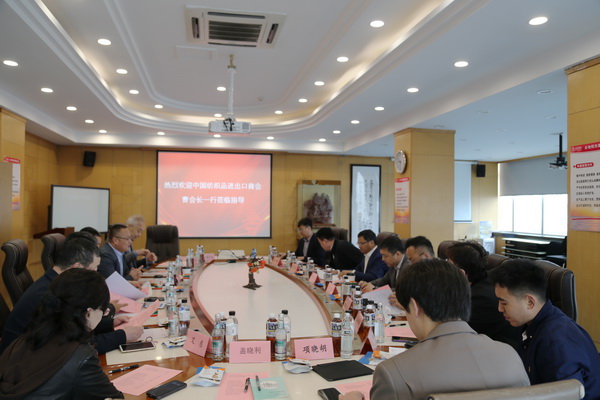 審時(shí)度勢(shì)、共商發(fā)展&mdash;中國(guó)紡織品進(jìn)出口商會(huì)曹甲昌會(huì)長(zhǎng)一行調(diào)研青島家紡行業(yè)