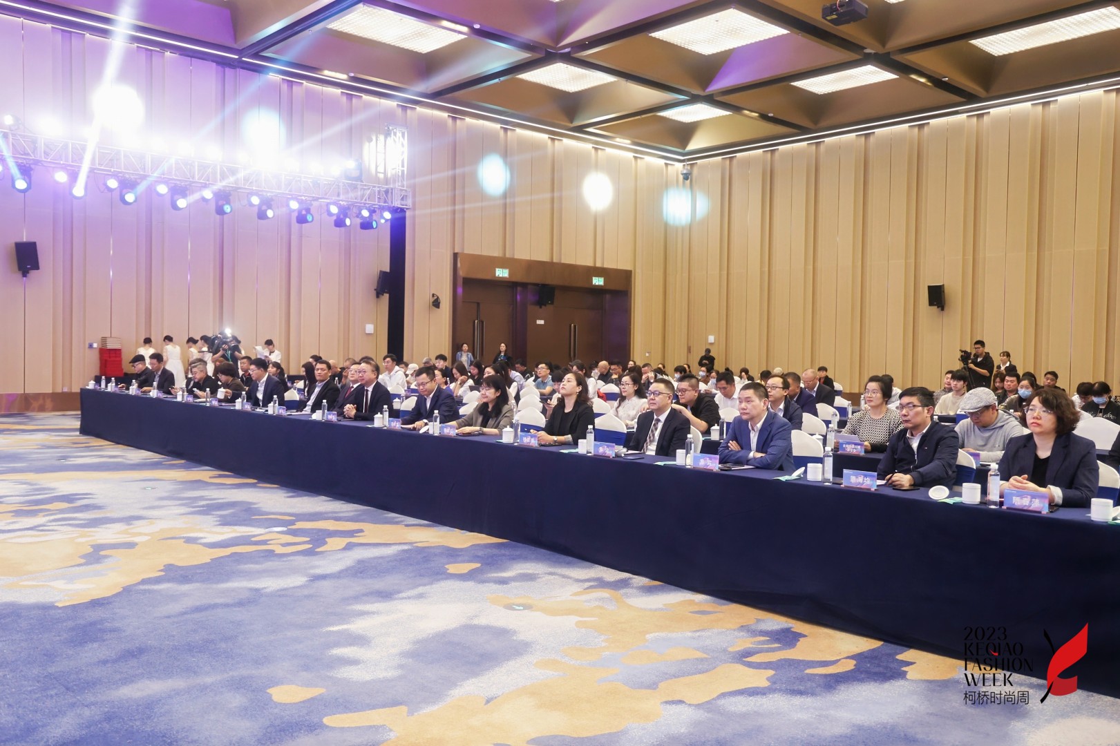 人才先行，制勝未來(lái)！第九屆十佳紡織面料設(shè)計(jì)師及培養(yǎng)先進(jìn)單位評(píng)選頒獎(jiǎng)典禮于柯橋舉辦