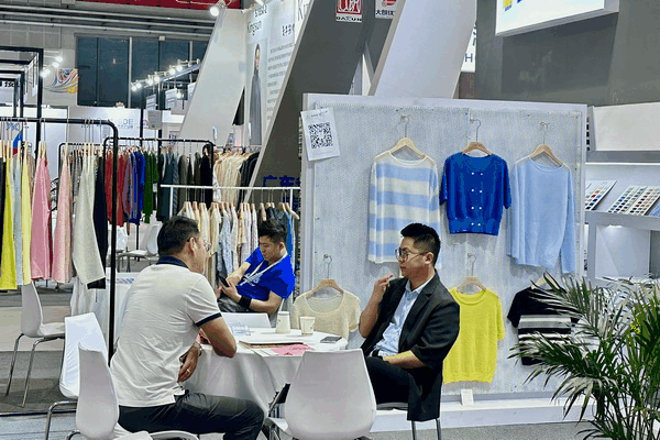 中國品牌日｜大朗毛織16家企業(yè)亮相EFB上海服飾供應鏈展，共繪產業(yè)新篇章