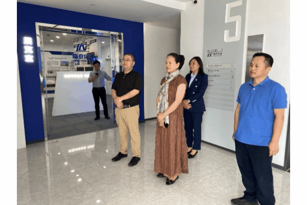 強(qiáng)強(qiáng)聯(lián)合，集萃纖維研究所與南京化纖達(dá)成戰(zhàn)略合作，共謀纖維創(chuàng)新篇章