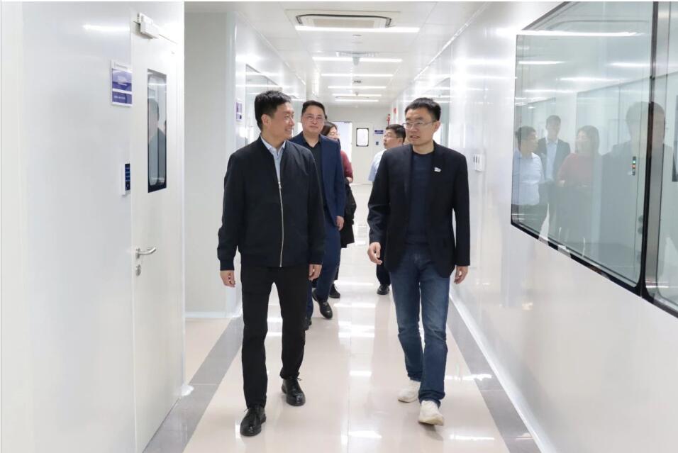 通用技術集團副總工程師莊小雄一行到訪集萃纖維研究所