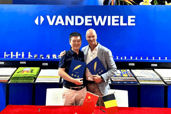 東升地毯再添新裝備，引進(jìn)范德維爾最新簇絨地毯機(jī)