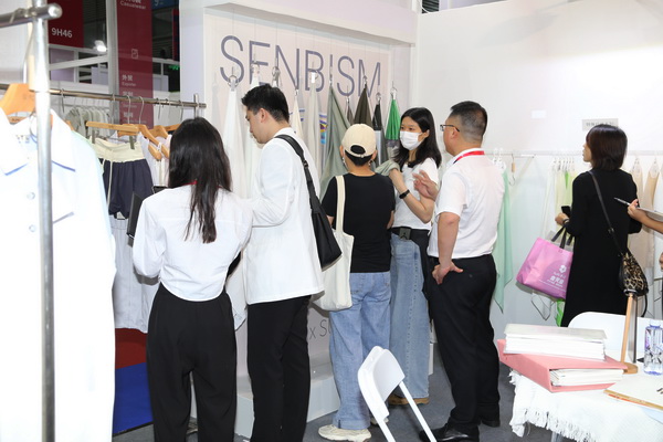 覓良品，謀合作！2024intertextile大灣區(qū)展組織服裝設(shè)計(jì)師組隊(duì)走進(jìn)中國流行面料入圍企業(yè)