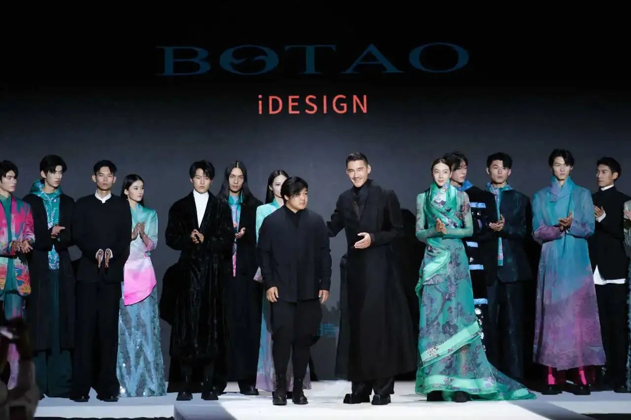 胡兵領(lǐng)銜，BOTAO國(guó)風(fēng)&middot;星漢時(shí)裝秀在天津時(shí)裝周上演