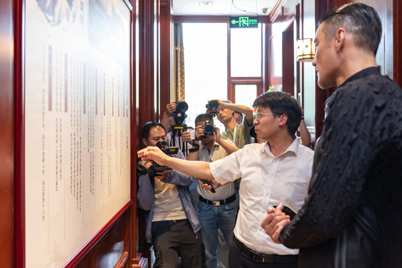 兵哥對話天津時裝周 | 中國首席超模胡兵親臨著名愛國實業(yè)家宋棐卿先生辦公樓共話東方時尚新生力