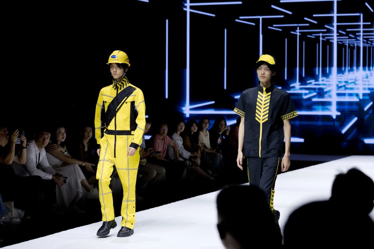 新時(shí)代 新力量 新形象&mdash;&mdash;特種行業(yè)職業(yè)裝產(chǎn)品在天津時(shí)裝周發(fā)布