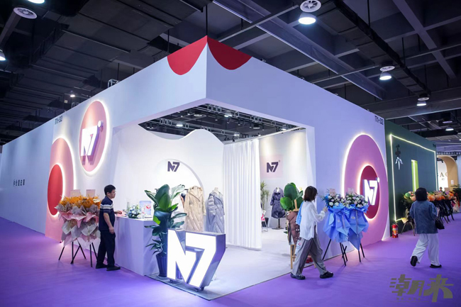 掀動秋冬風(fēng)潮 領(lǐng)航時尚巨輪 第三十一屆海寧中國皮革博覽會開幕