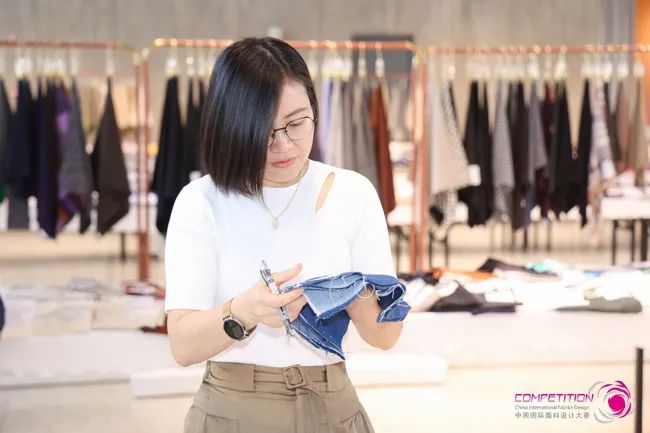 中國(guó)流行面料如何煥新當(dāng)代設(shè)計(jì)？聯(lián)動(dòng)雅瑩集團(tuán)，這場(chǎng)評(píng)審會(huì)為好創(chuàng)意持續(xù)加碼