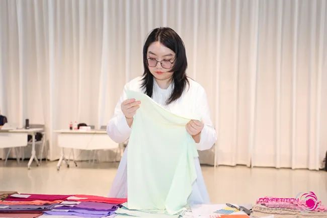 中國(guó)流行面料如何煥新當(dāng)代設(shè)計(jì)？聯(lián)動(dòng)雅瑩集團(tuán)，這場(chǎng)評(píng)審會(huì)為好創(chuàng)意持續(xù)加碼