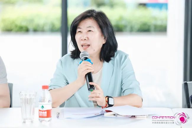 中國(guó)流行面料如何煥新當(dāng)代設(shè)計(jì)？聯(lián)動(dòng)雅瑩集團(tuán)，這場(chǎng)評(píng)審會(huì)為好創(chuàng)意持續(xù)加碼