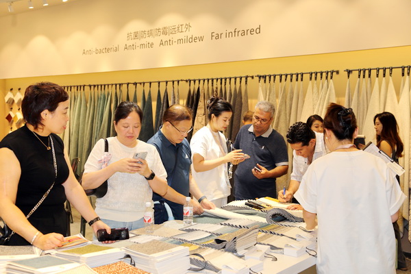 7A家具面料亮相2024intertextile秋冬家紡展，引起圍觀