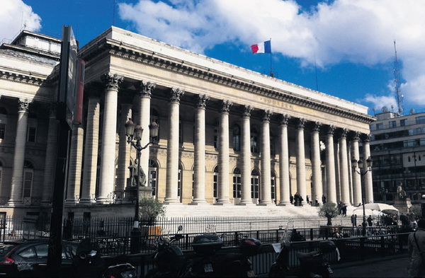 乘風(fēng)馭海，踏浪而升，鄂爾多斯市羊絨時尚日強(qiáng)勢登陸巴黎時裝周