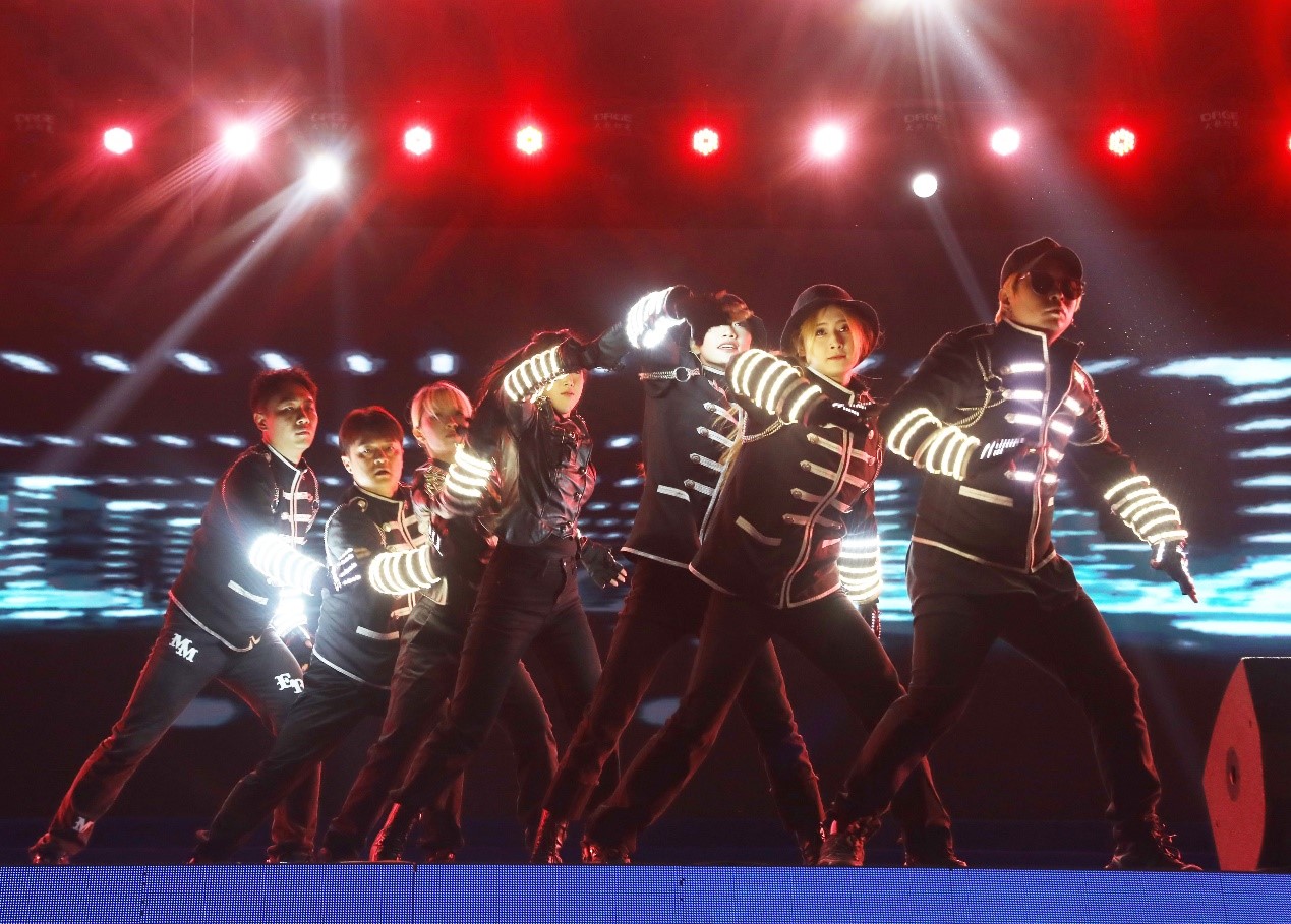 北緯40度再現(xiàn)百?gòu)?qiáng)海城新質(zhì)崛起，數(shù)智服尚續(xù)寫(xiě)霓裳西柳電商傳奇