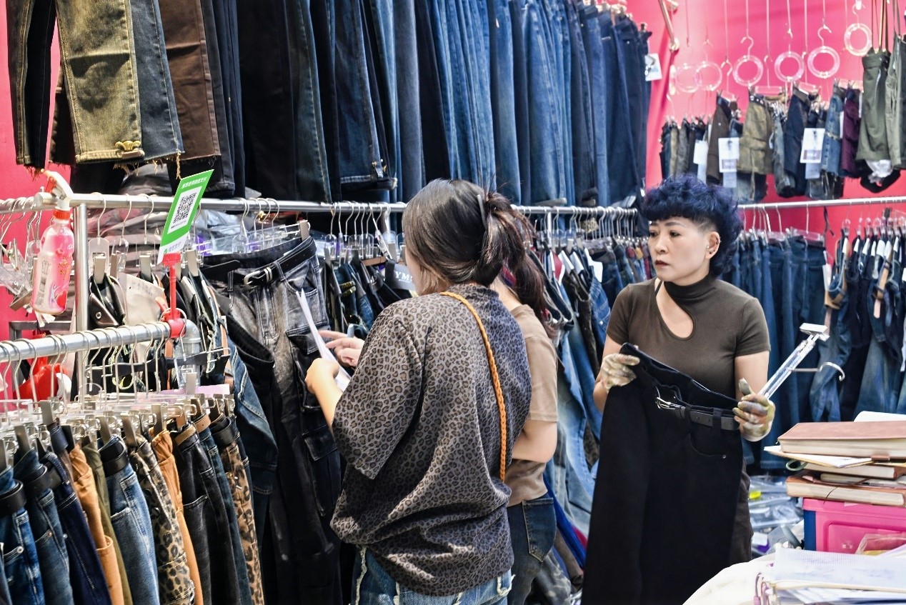 北緯40度再現(xiàn)百?gòu)?qiáng)海城新質(zhì)崛起，數(shù)智服尚續(xù)寫(xiě)霓裳西柳電商傳奇