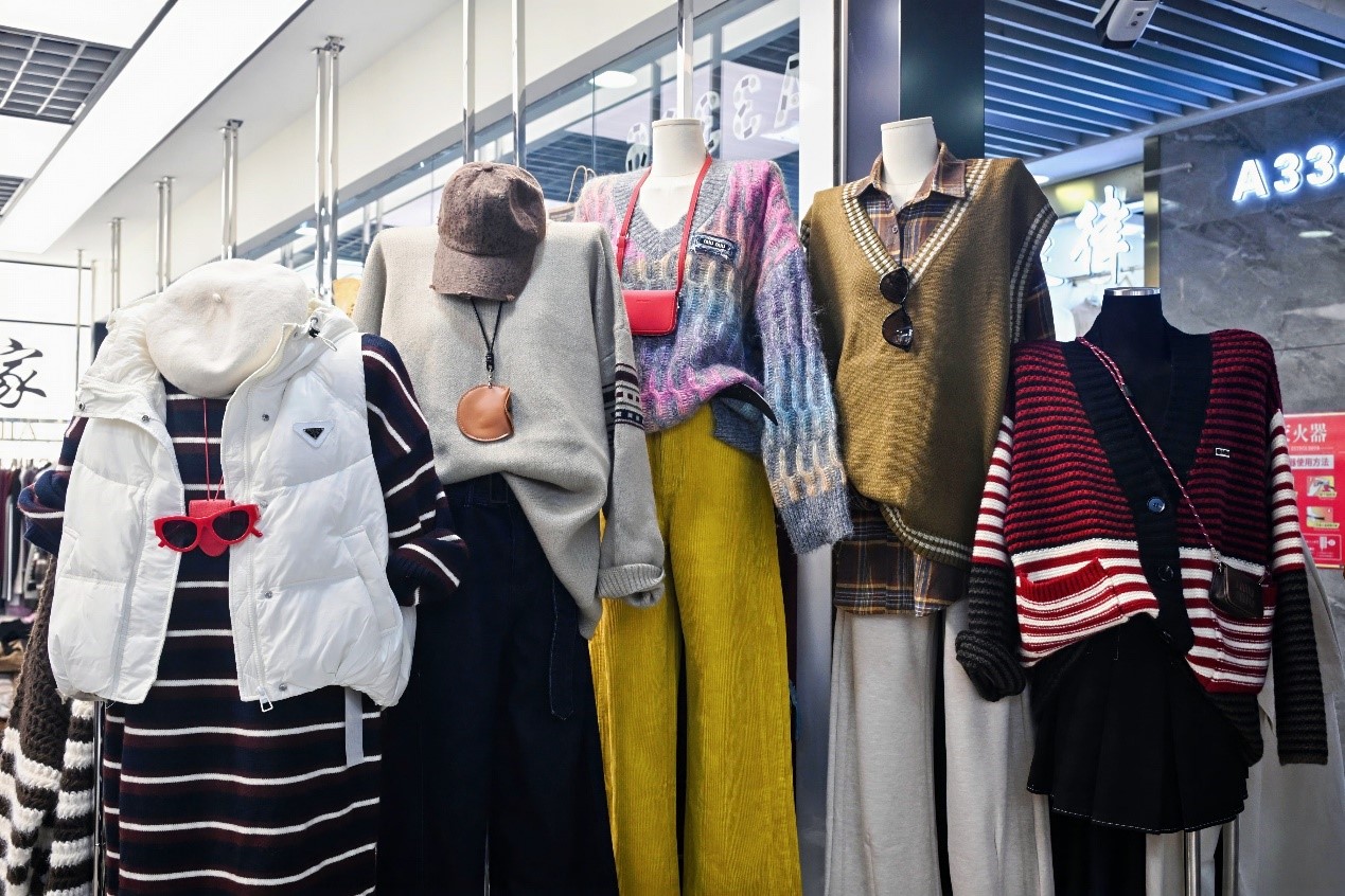 北緯40度再現(xiàn)百?gòu)?qiáng)海城新質(zhì)崛起，數(shù)智服尚續(xù)寫(xiě)霓裳西柳電商傳奇