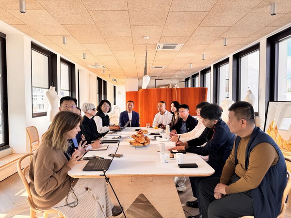 從中國黃河之濱到世界時尚之都：鄂爾多斯市羊絨在巴黎和米蘭大放異彩