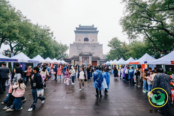 &ldquo;有一種叫云南的生活&middot;非遺彝繡秀北京&rdquo;活動(dòng),在北京鐘鼓樓舉行