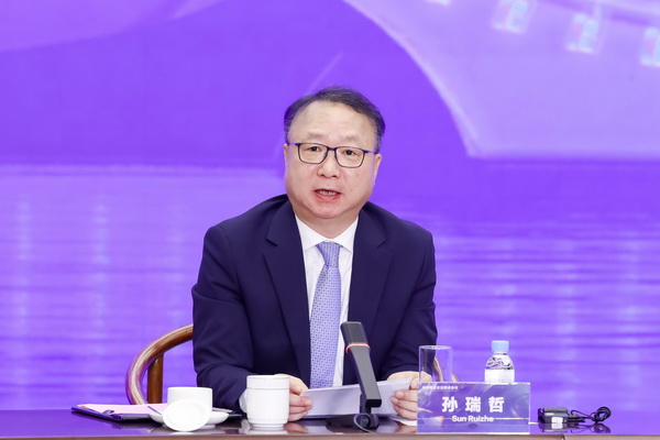 2024全球知名企業(yè)圓桌會議共商培育新質(zhì)生產(chǎn)力