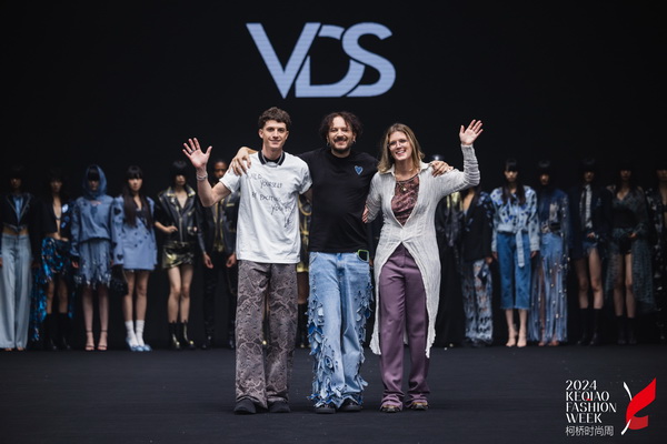柯橋時尚綻放高光！20場品牌發(fā)布會傳遞原創(chuàng)設計之美