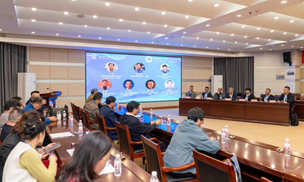 &ldquo;中國輕紡城&middot;東進(jìn)杯&rdquo;第十六屆中國高校紡織品設(shè)計(jì)大賽作品評(píng)審會(huì)舉行