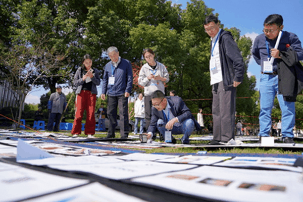&ldquo;中國輕紡城&middot;東進(jìn)杯&rdquo;第十六屆中國高校紡織品設(shè)計(jì)大賽作品評(píng)審會(huì)舉行