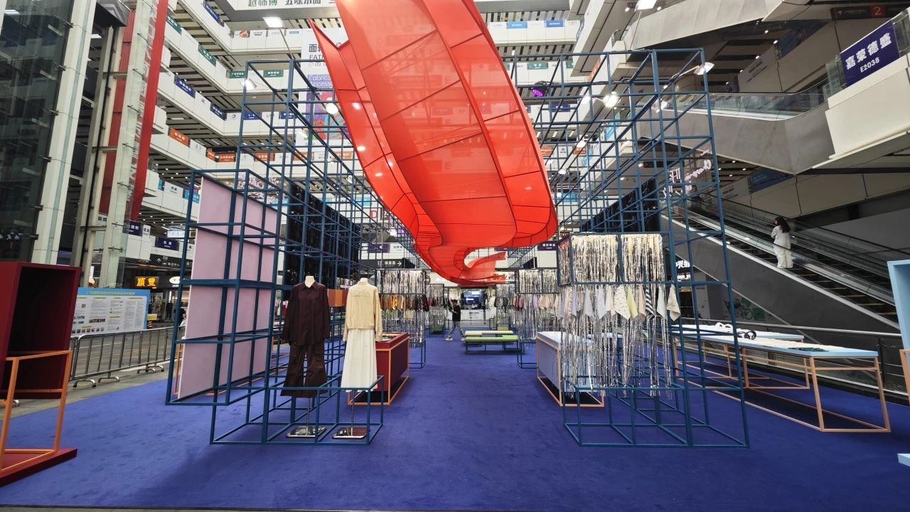 釋放靈感，引領潮流！2025/26秋冬中國紡織面輔料流行趨勢在廣州國際輕紡城精彩發(fā)布！