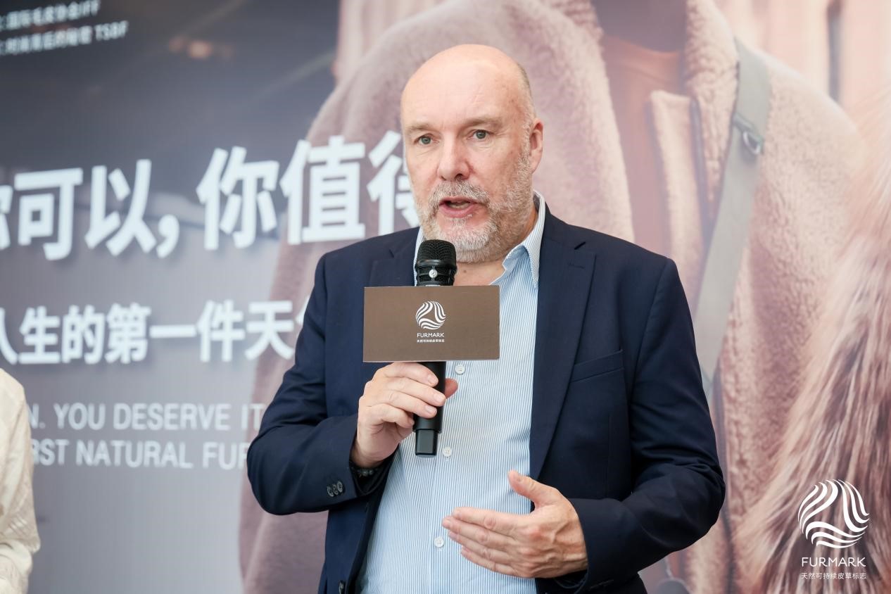 國際毛皮協(xié)會IFF定制禮物來襲，是時尚博主們整個愛住的天然皮草單品！