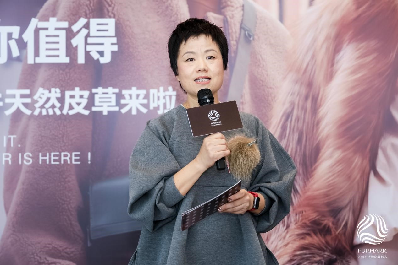 國際毛皮協(xié)會IFF定制禮物來襲，是時尚博主們整個愛住的天然皮草單品！