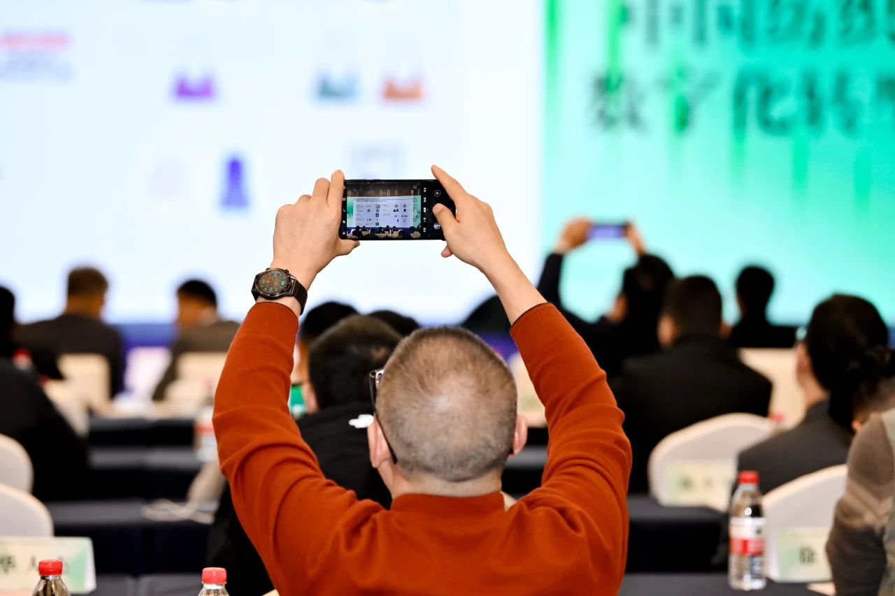 &ldquo;數(shù)實(shí)融合  織造未來&rdquo;--第一屆中國紡織行業(yè)數(shù)字化轉(zhuǎn)型大會(huì)在紹興柯橋舉行