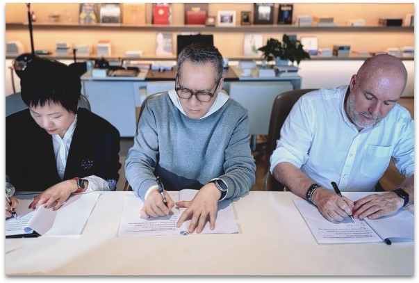  攜手玖姿JUZUI創(chuàng)意總監(jiān)王陶Taoray Wang 老錢(qián)皮草紐約時(shí)裝周成新貴