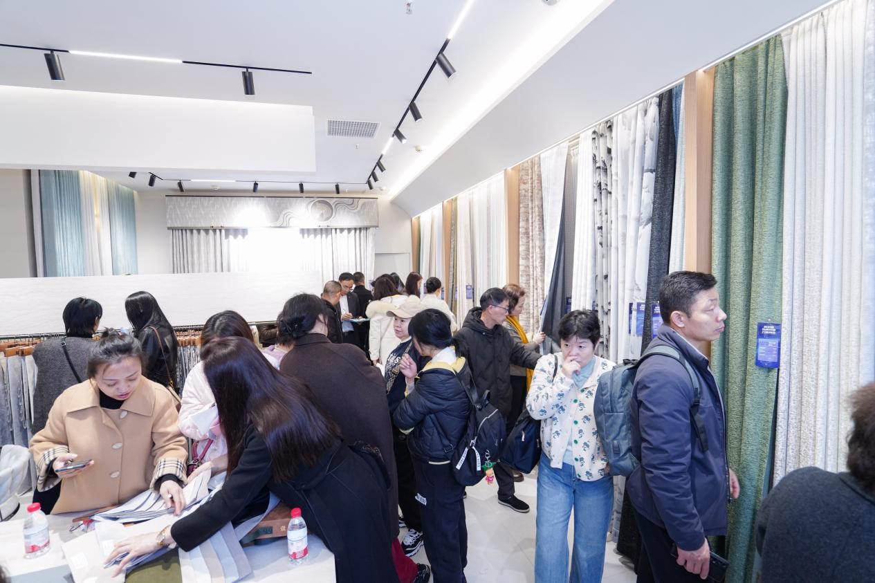 智造織就未來，錦韻潮動全球！2025海寧春季家博會今日啟幕