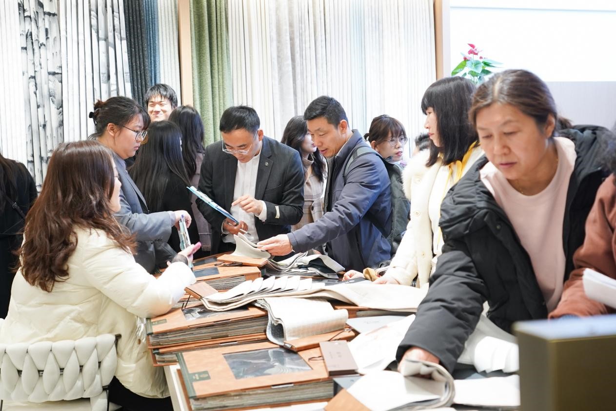 智造織就未來，錦韻潮動全球！2025海寧春季家博會今日啟幕